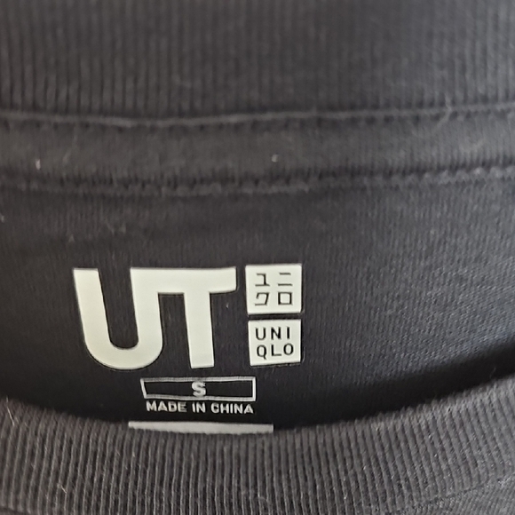 Uniqlo Black Short Sleeve Tee - Picture 6 of 8